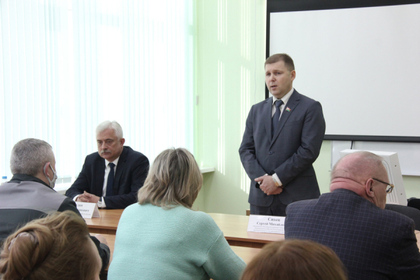 Председатель Постоянной комиссии Совета Республики по законодательству и государственному строительству Сергей Сивец провел встречу с трудовым коллективом учебно-тренировочного центра БелАЭС